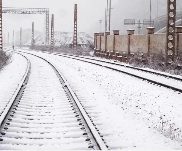 冬天已到，雨雪天氣增多，應(yīng)該怎么做才能防止凈化板發(fā)潮？